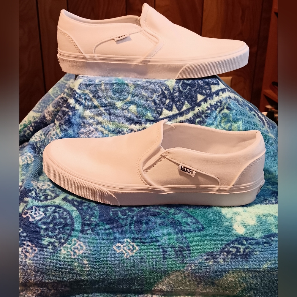Vans White Slip-on Shoes NWOT Ladies Size 9